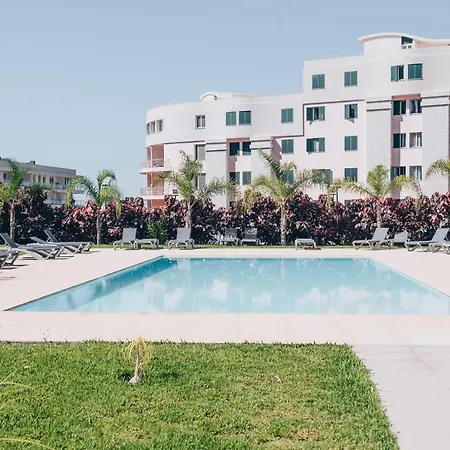 Elephant By Wanderlust Madeira - 2br With Terrace, Side Sea View And Pool Access Apartment