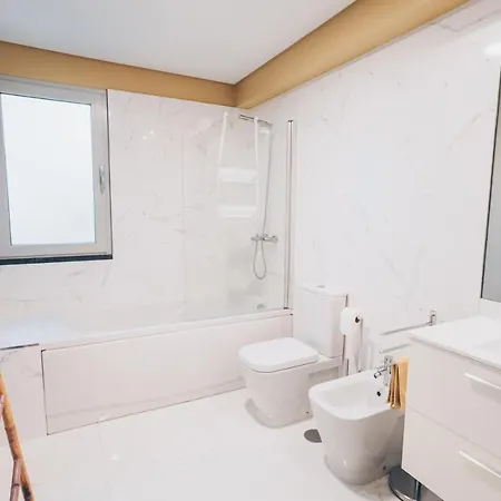 Elephant By Wanderlust Madeira - 2br With Terrace, Side Sea View And Pool Access * Funchal (Madeira)