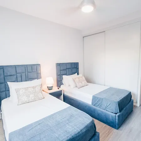 Elephant By Wanderlust Madeira - 2br With Terrace, Side Sea View And Pool Access Funchal (Madeira)